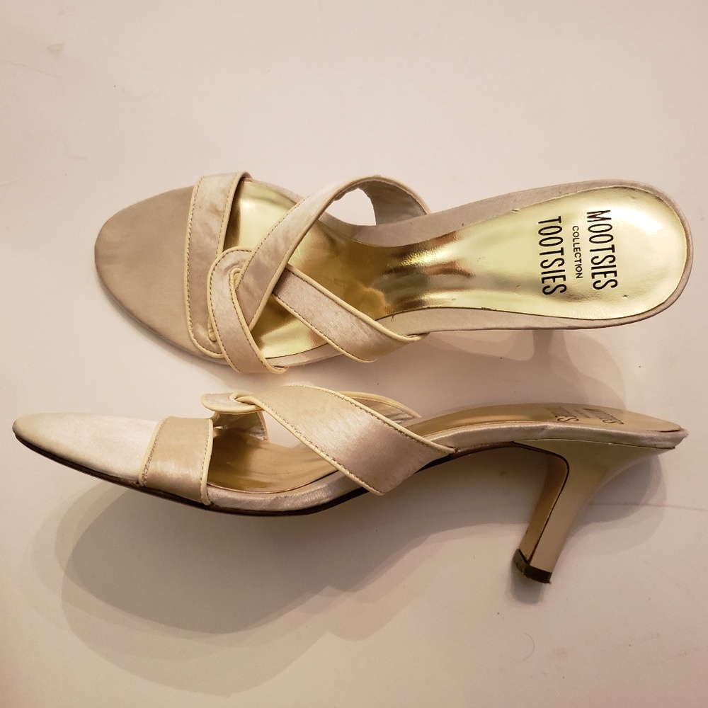 Mootsies Tootsies Light Gold Heels Flirty